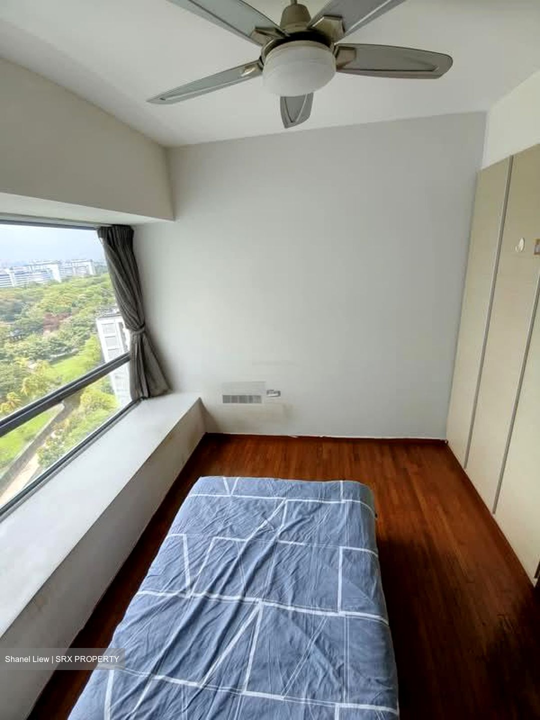 Waterfront Waves (D16), Condominium #533213201